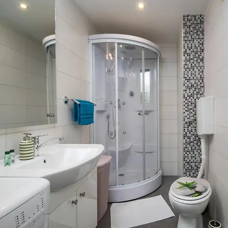 Konukevi Wild Rose Split