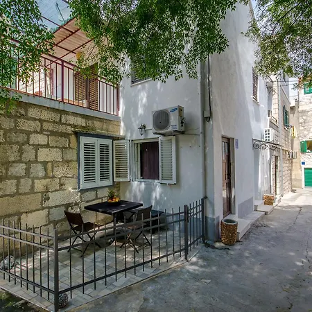 Wild Rose Gasthuis Split